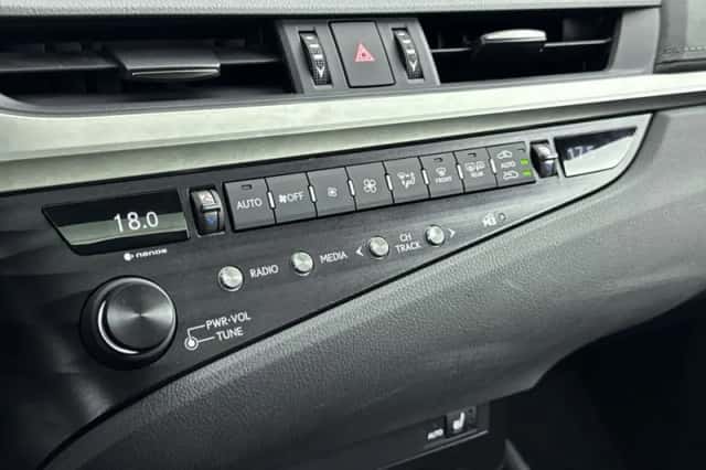 Lexus ES (2018) thumbnail 8