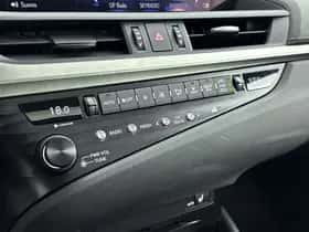 Lexus ES (2018) thumbnail 8
