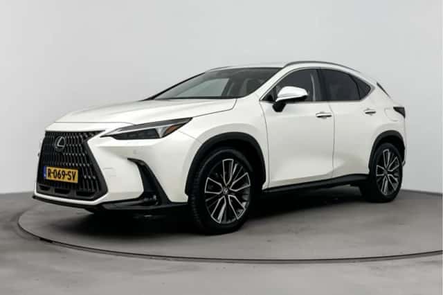 Lexus NX (2022)