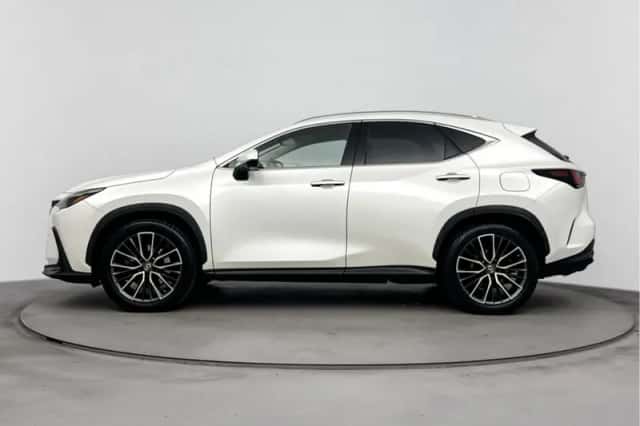 Lexus NX (2022) thumbnail 3