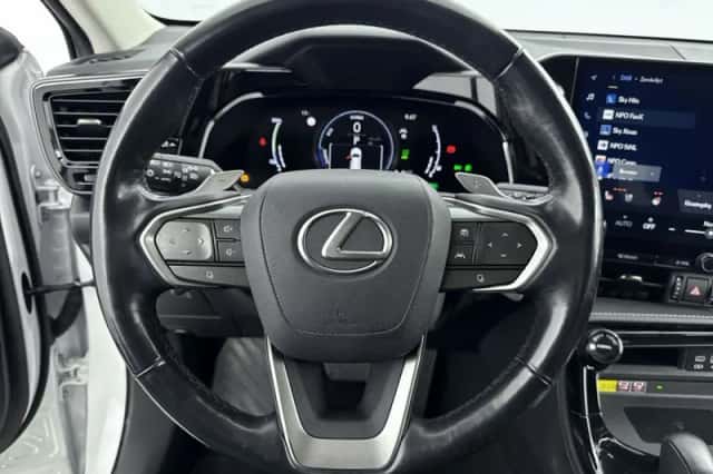 Lexus NX (2022) thumbnail 4