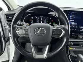 Lexus NX (2022) thumbnail 4