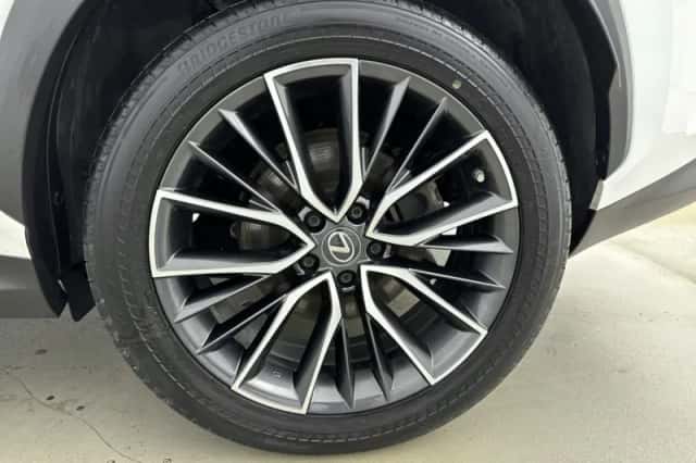 Lexus NX (2022) thumbnail 8