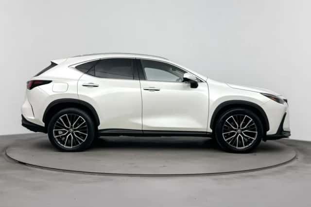 Lexus NX (2022) thumbnail 10