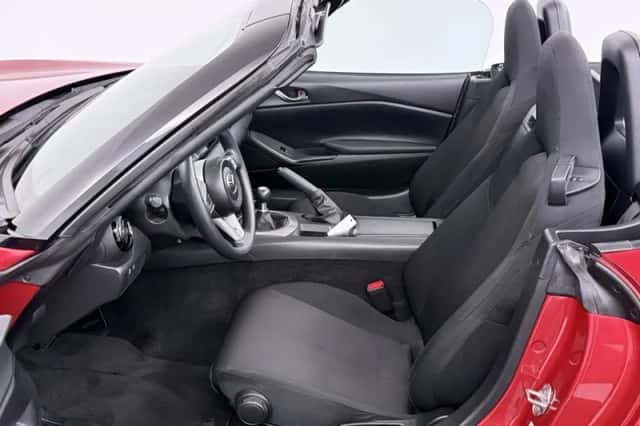 Mazda MX-5 (2017) thumbnail 11