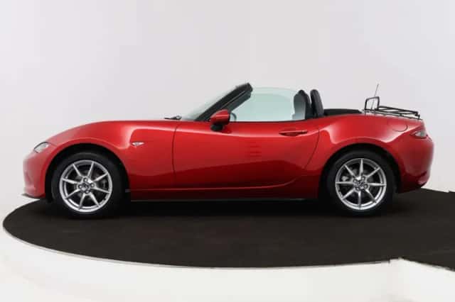 Mazda MX-5 (2017) thumbnail 3