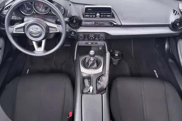 Mazda MX-5 (2017) thumbnail 4