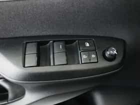 Mazda 2_Hybrid (2023) thumbnail 23
