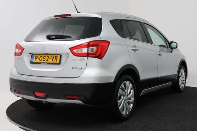 Suzuki S-Cross (2021) thumbnail 2