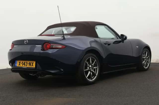 Mazda MX-5 (2023) thumbnail 2