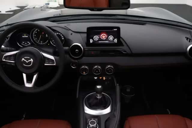 Mazda MX-5 (2023) thumbnail 5