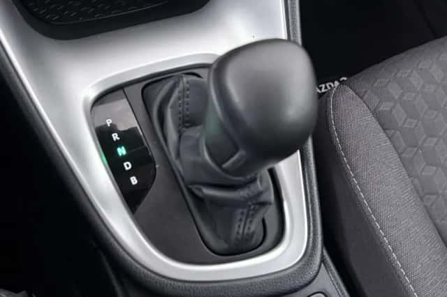 Mazda 2_Hybrid (2023) thumbnail 6