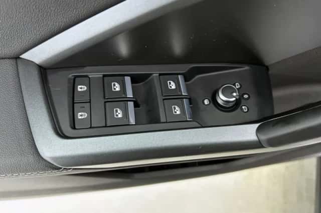 Audi Q3 (2021) thumbnail 21