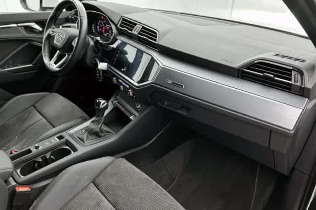 Audi Q3 (2021) thumbnail 6