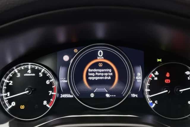 Mazda 3 (2024) thumbnail 5