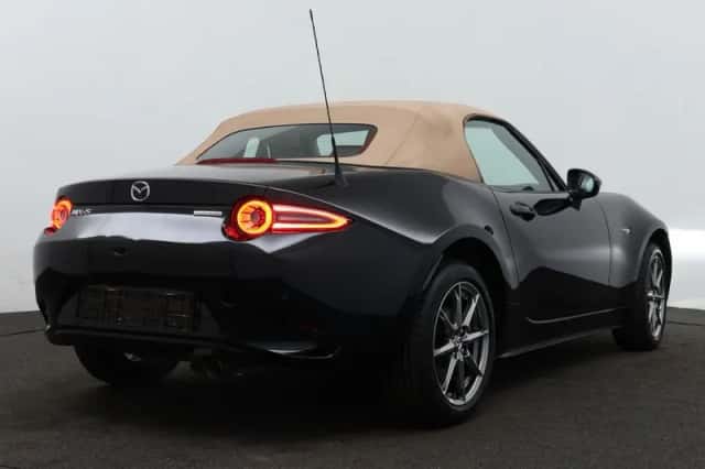 Mazda MX-5 (2025) thumbnail 2