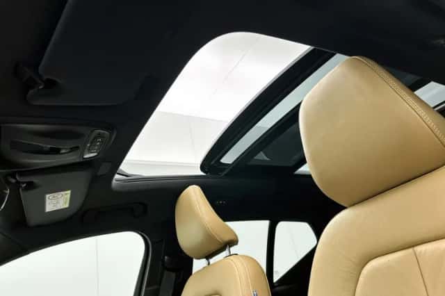 Volvo XC40 (2021) thumbnail 4