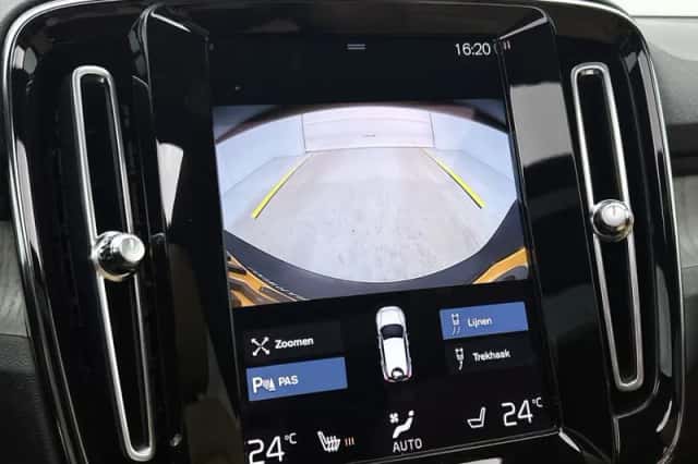 Volvo XC40 (2021) thumbnail 9