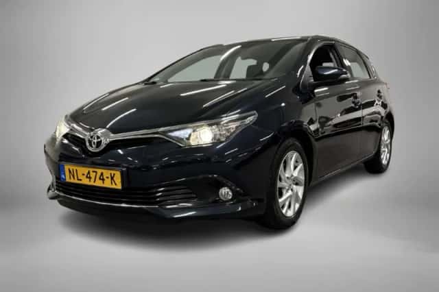 Toyota Auris (2017) thumbnail 1