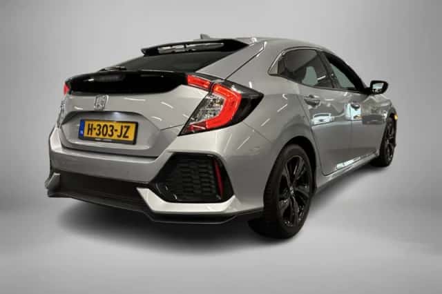 Honda Civic (2017) thumbnail 2