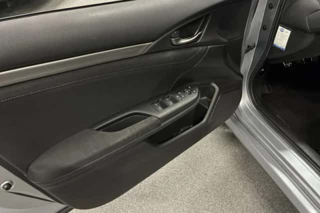 Honda Civic (2017) thumbnail 16