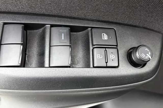 Mazda 2_Hybrid (2025) thumbnail 22
