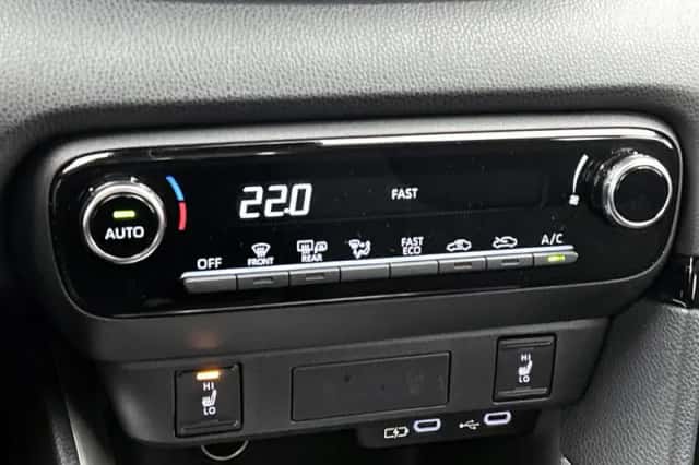 Mazda 2_Hybrid (2024) thumbnail 9