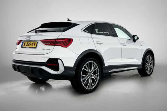 Audi Q3 (2021) thumbnail 3