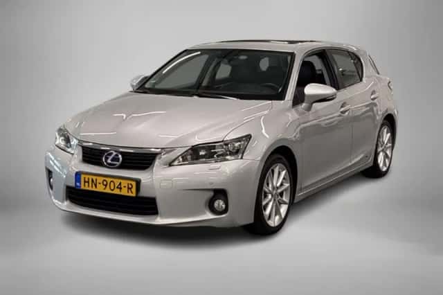 Lexus CT (2011) thumbnail 1