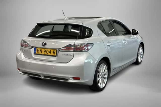 Lexus CT (2011) thumbnail 2