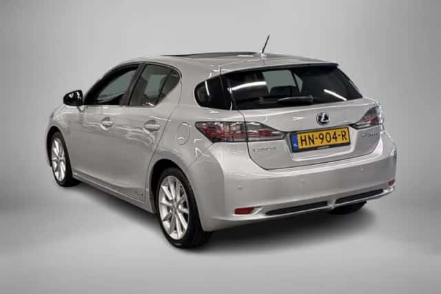 Lexus CT (2011) thumbnail 4