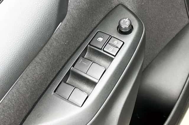 Mazda 2_Hybrid (2024) thumbnail 23