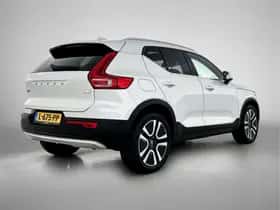 Volvo XC40 (2021) thumbnail 2