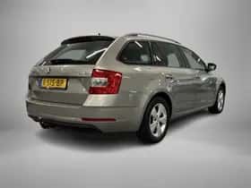 Škoda Octavia (2019) thumbnail 2
