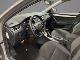 Škoda Octavia (2019) thumbnail 13