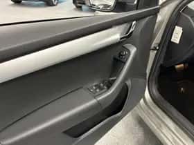 Škoda Octavia (2019) thumbnail 15