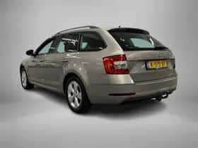 Škoda Octavia (2019) thumbnail 4