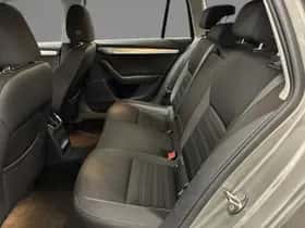Škoda Octavia (2019) thumbnail 9