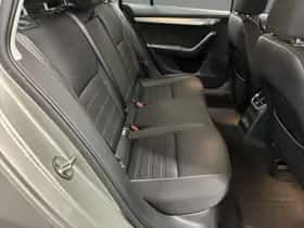 Škoda Octavia (2019) thumbnail 10
