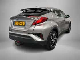 Toyota C-HR (2019) thumbnail 2