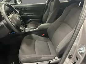 Toyota C-HR (2019) thumbnail 12
