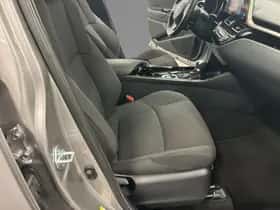 Toyota C-HR (2019) thumbnail 13