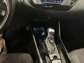 Toyota C-HR (2019) thumbnail 18