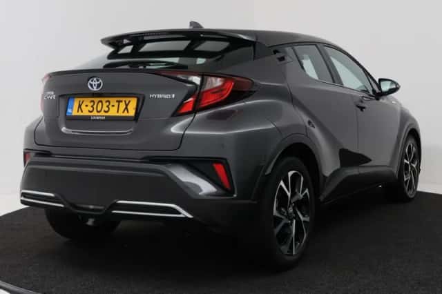 Toyota C-HR (2021) thumbnail 2