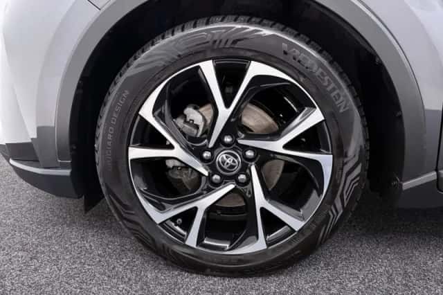 Toyota C-HR (2021) thumbnail 4
