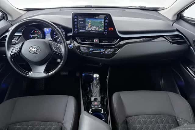 Toyota C-HR (2021) thumbnail 6