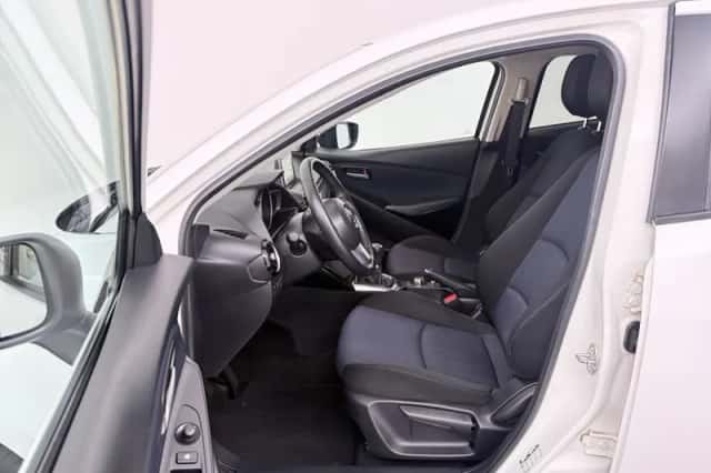 Mazda 2 (2017) thumbnail 4