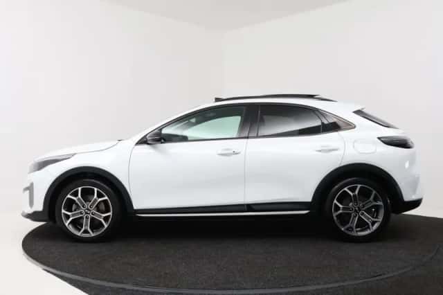 Kia XCeed (2023) thumbnail 3
