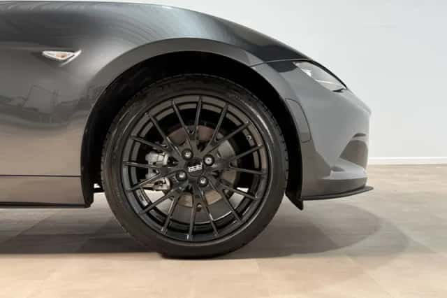 Mazda MX-5 (2022) thumbnail 4