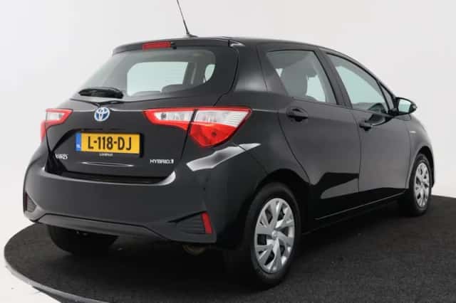 Toyota Yaris (2020) thumbnail 2